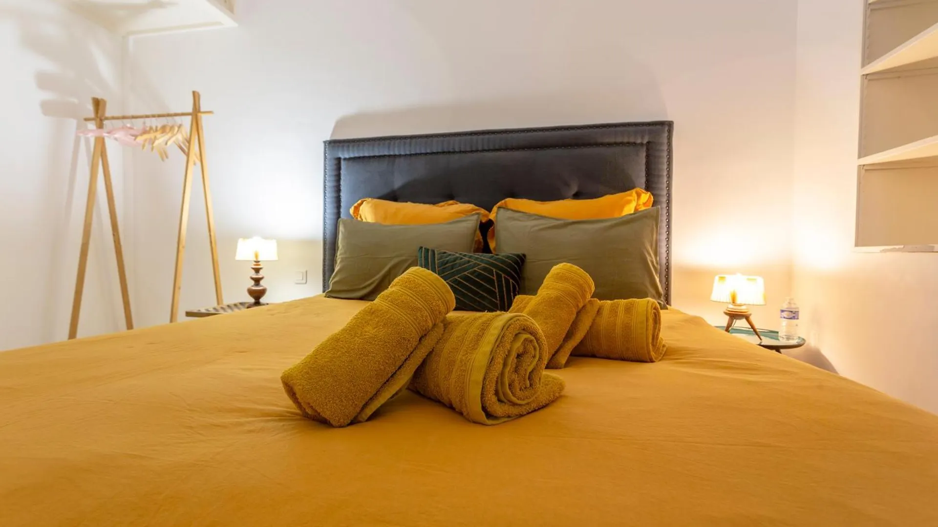Сasa de vacaciones Le 9 Victor Hugo Vue Sur Les Toits, Loft Triplex Avec Terrasse, Intra Muros Saint-Rémy-de-Provence Francia