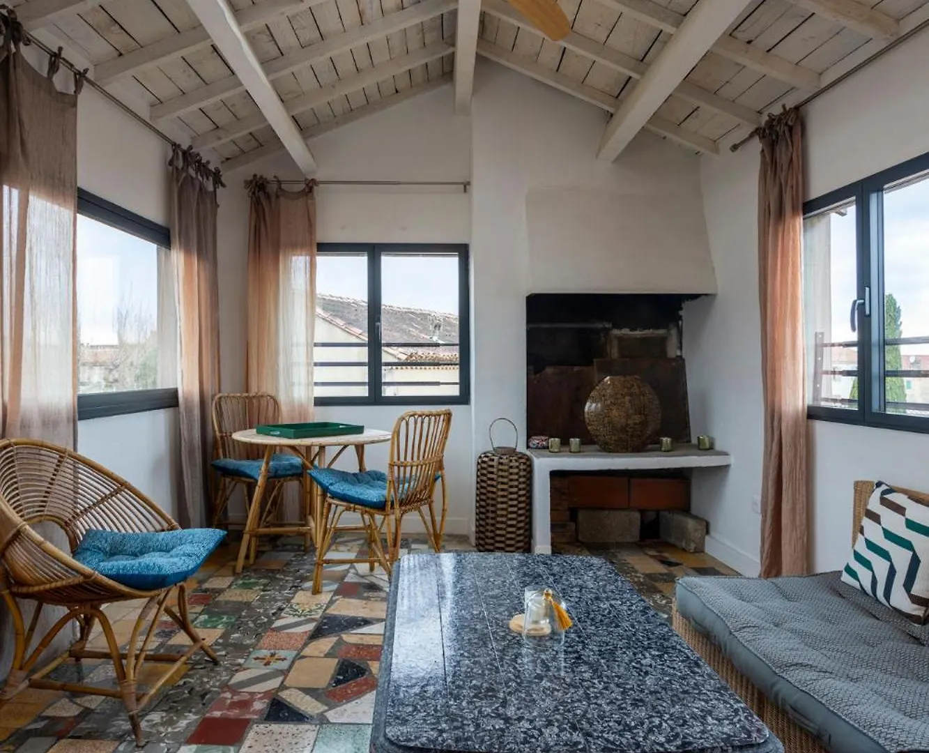 Le 9 Victor Hugo Vue Sur Les Toits, Loft Triplex Avec Terrasse, Intra Muros Saint-Rémy-de-Provence Casa vacanze