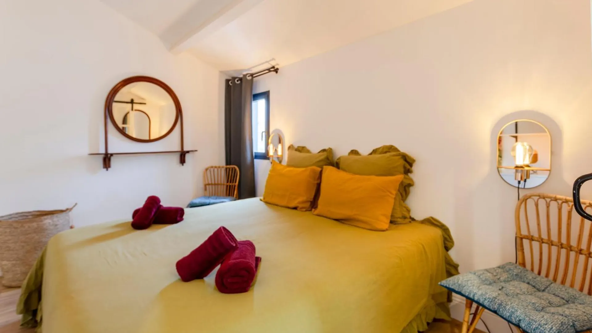 Le 9 Victor Hugo Vue Sur Les Toits, Loft Triplex Avec Terrasse, Intra Muros Saint-Rémy-de-Provence